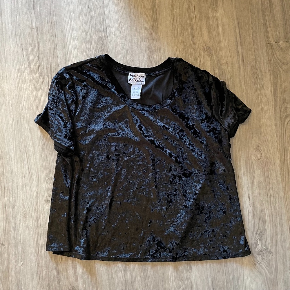 Madison & Berkeley black velvet top size XL